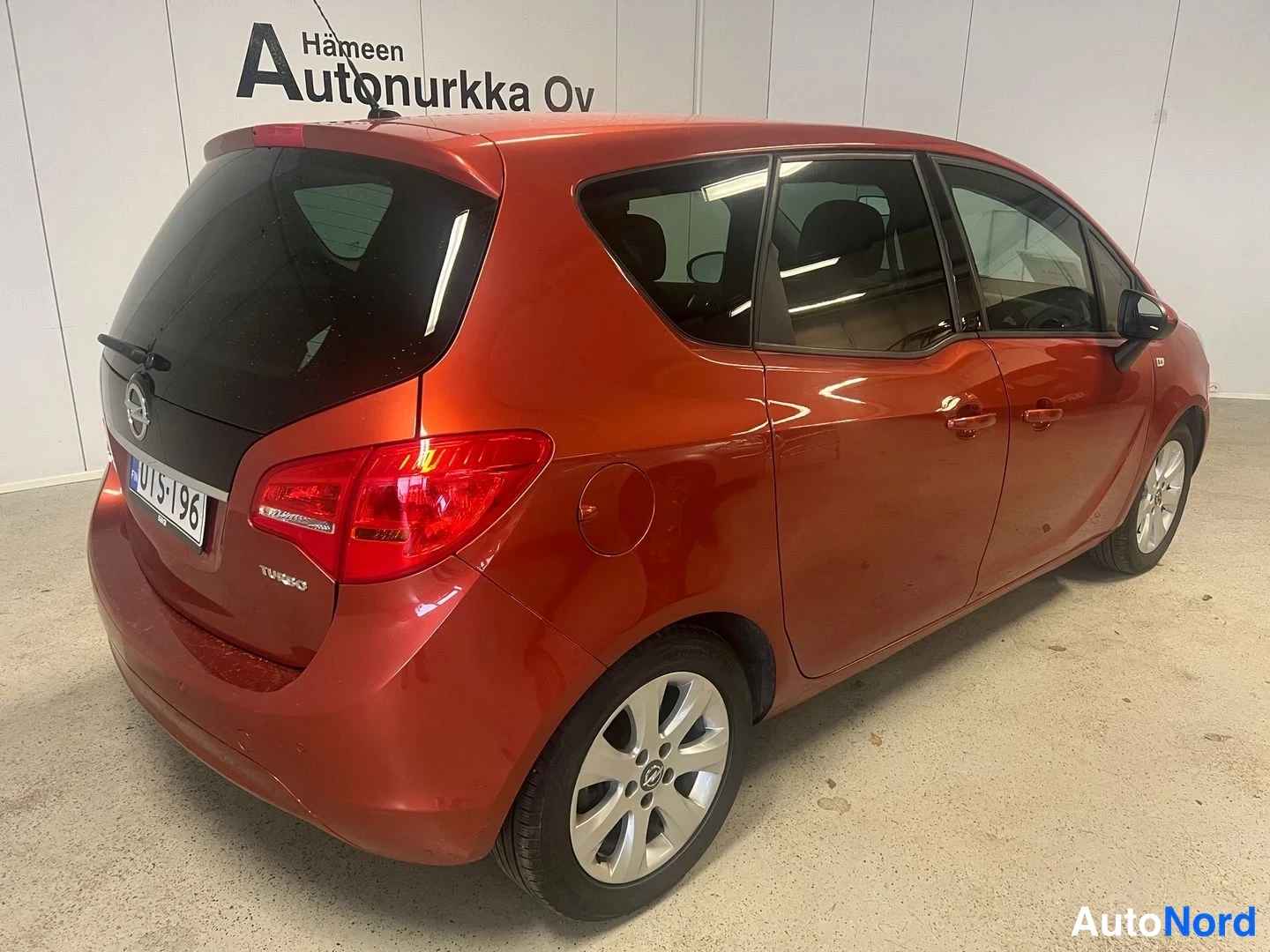 Orange Opel Meriva 2013, snett bakifrån, bild 7
