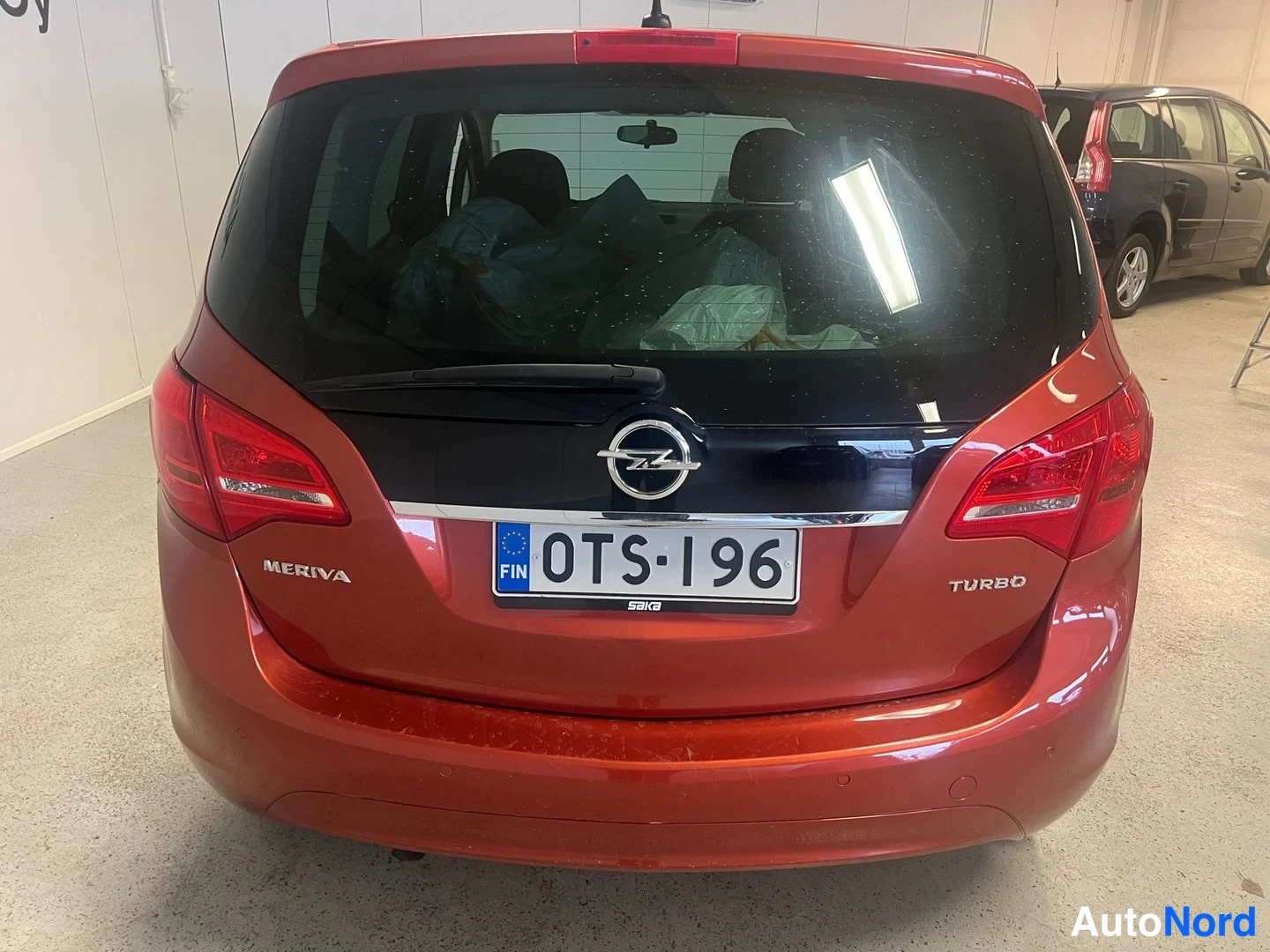 Orange Opel Meriva 2013, bakifrån, bild 8