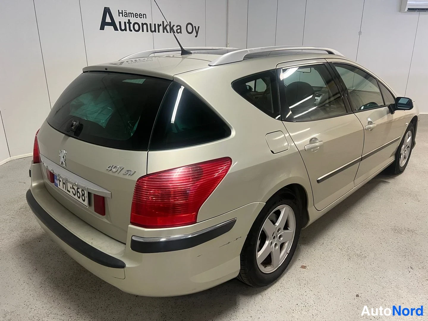 Beige Peugeot 407 2006, snett bakifrån, bild 7
