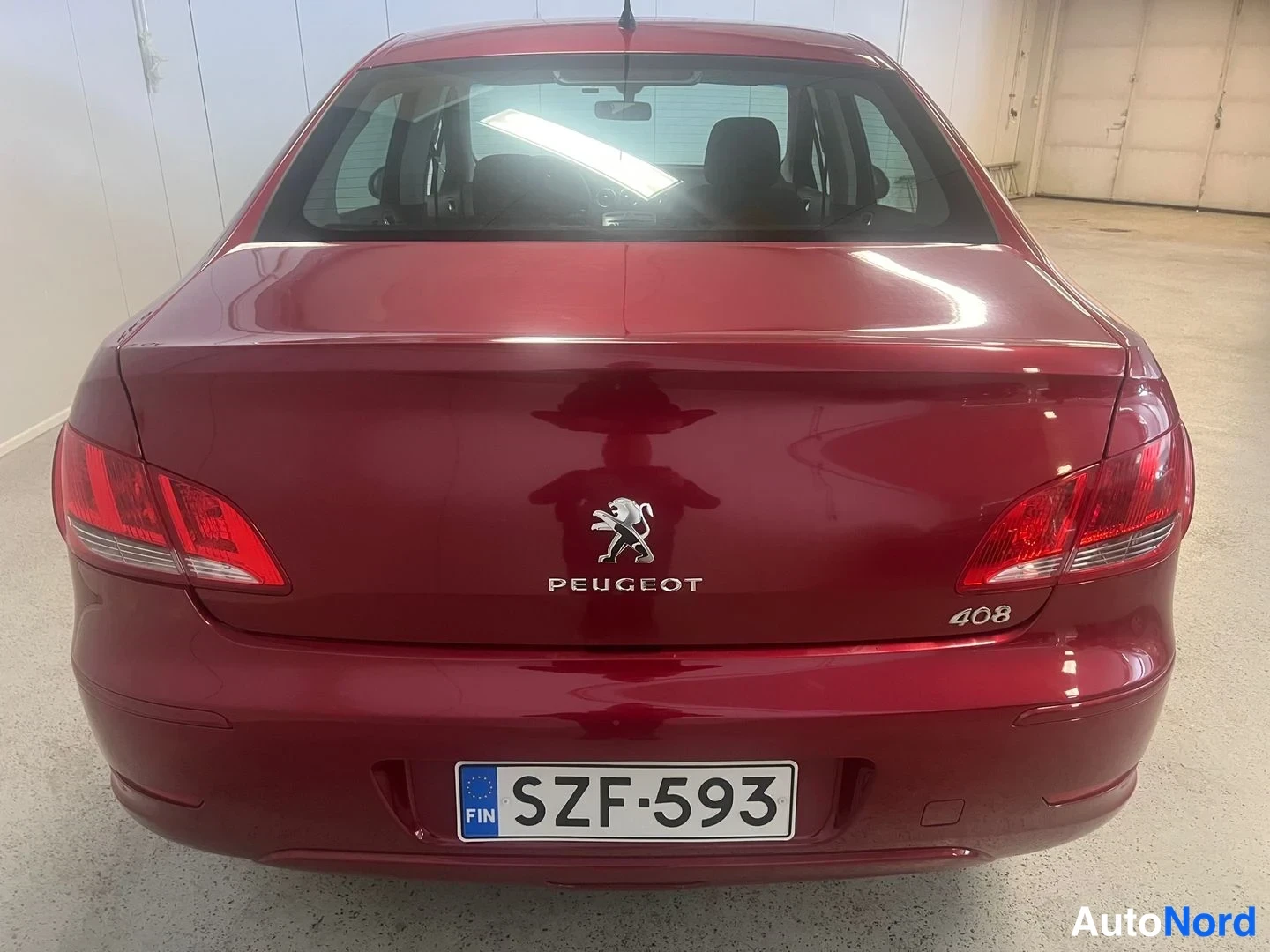Röd Peugeot 408 2013, bakifrån, bild 13
