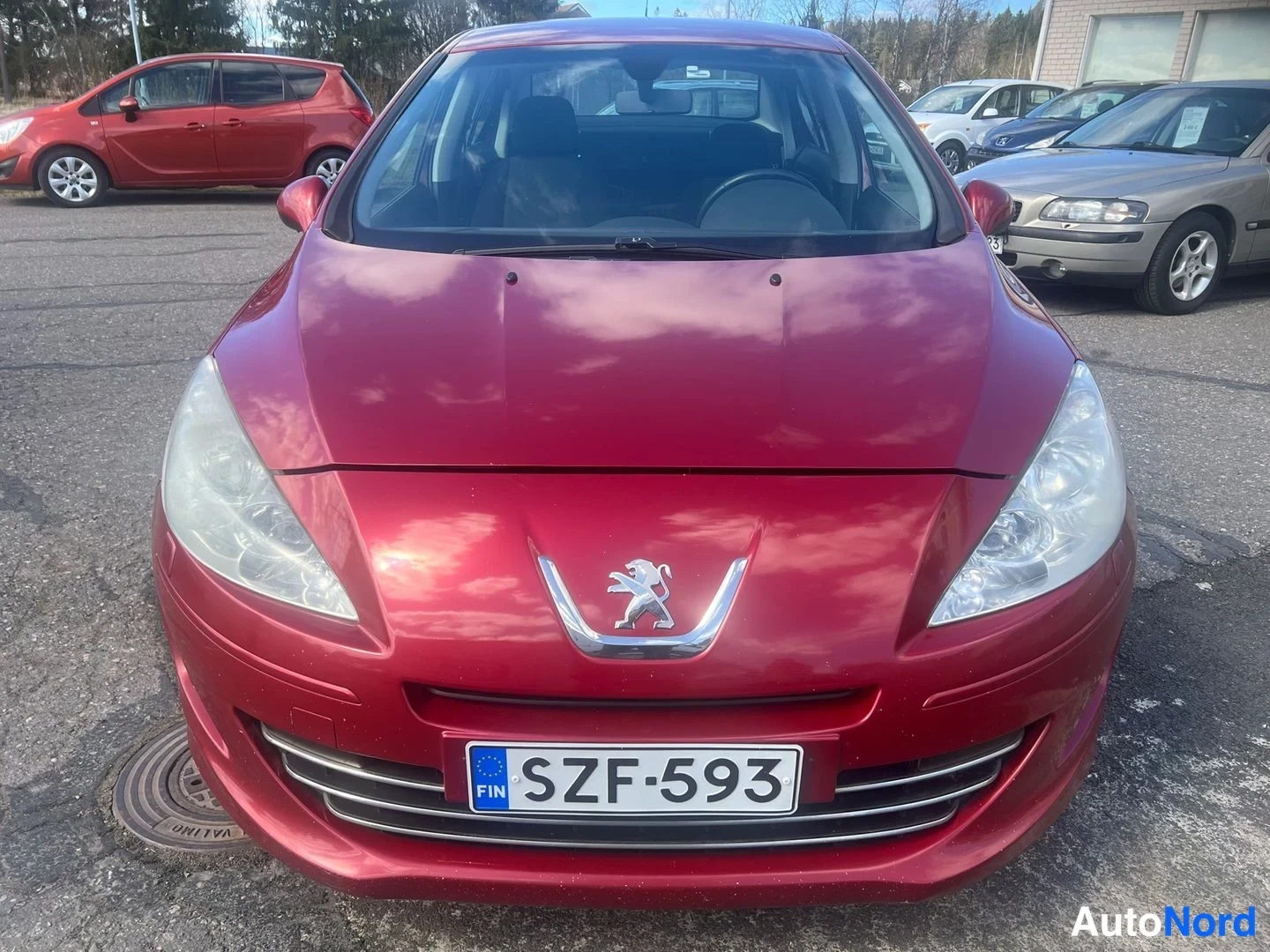 Röd Peugeot 408 2013, framifrån, bild 6
