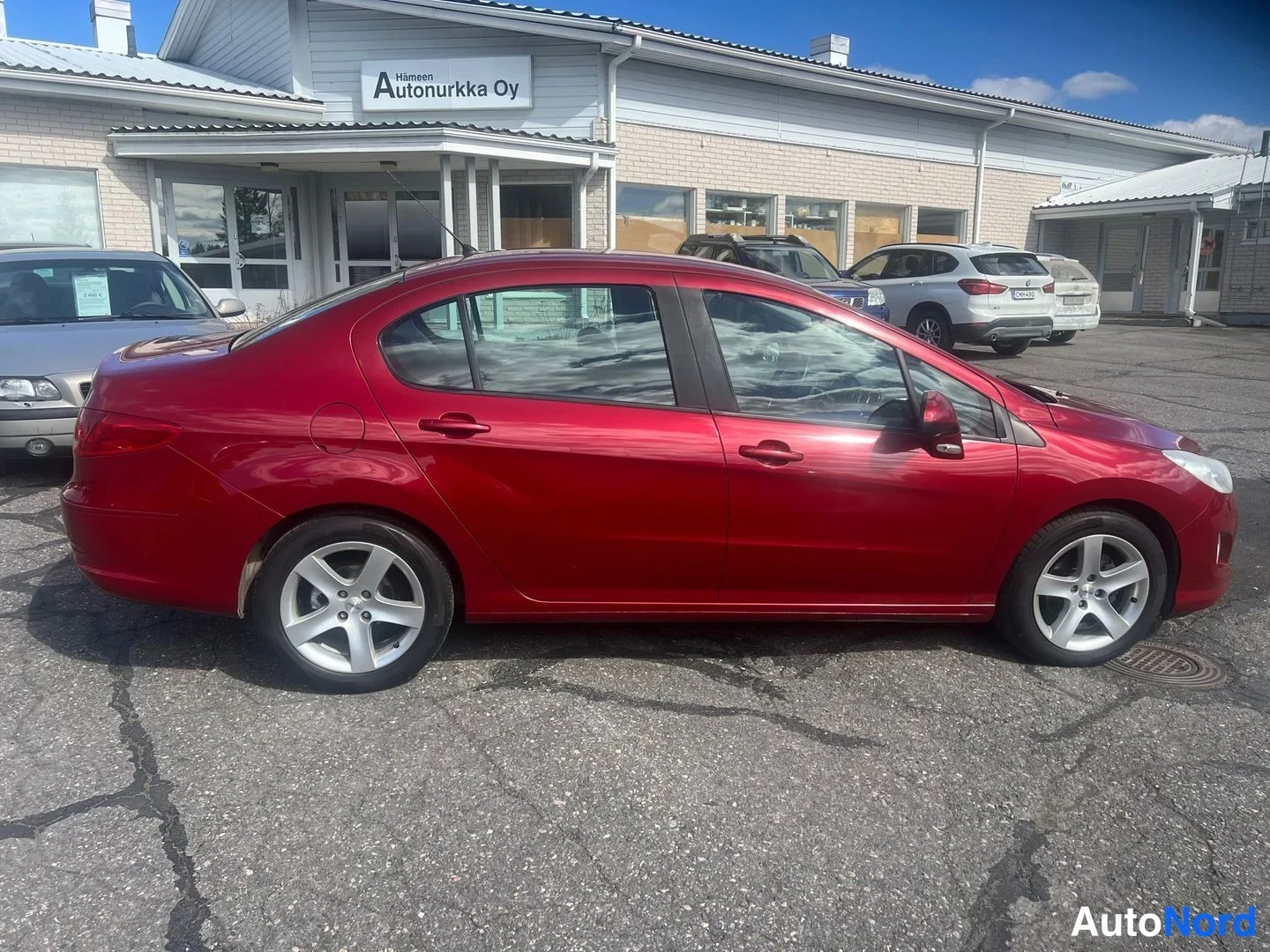 Röd Peugeot 408 2013, från sidan, bild 8