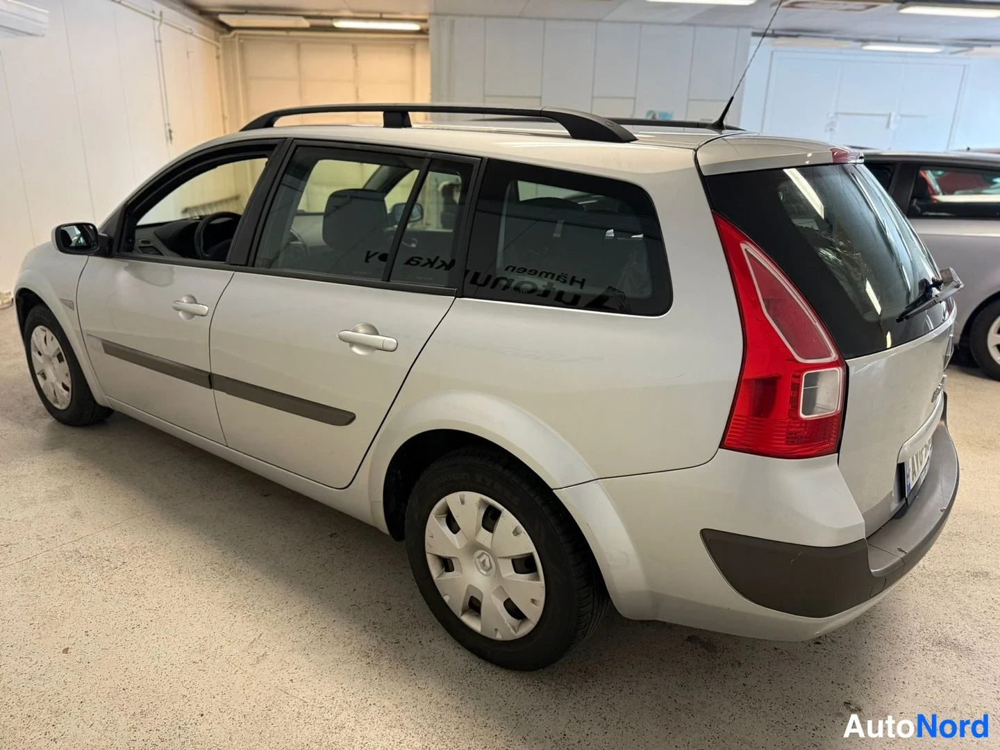 Silver Renault Megane 2007, snett bakifrån, bild 5