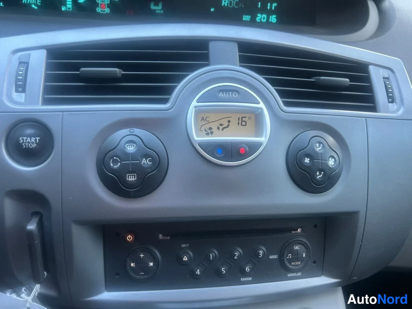 Silver Renault Scenic 2008, detalj, bild 11