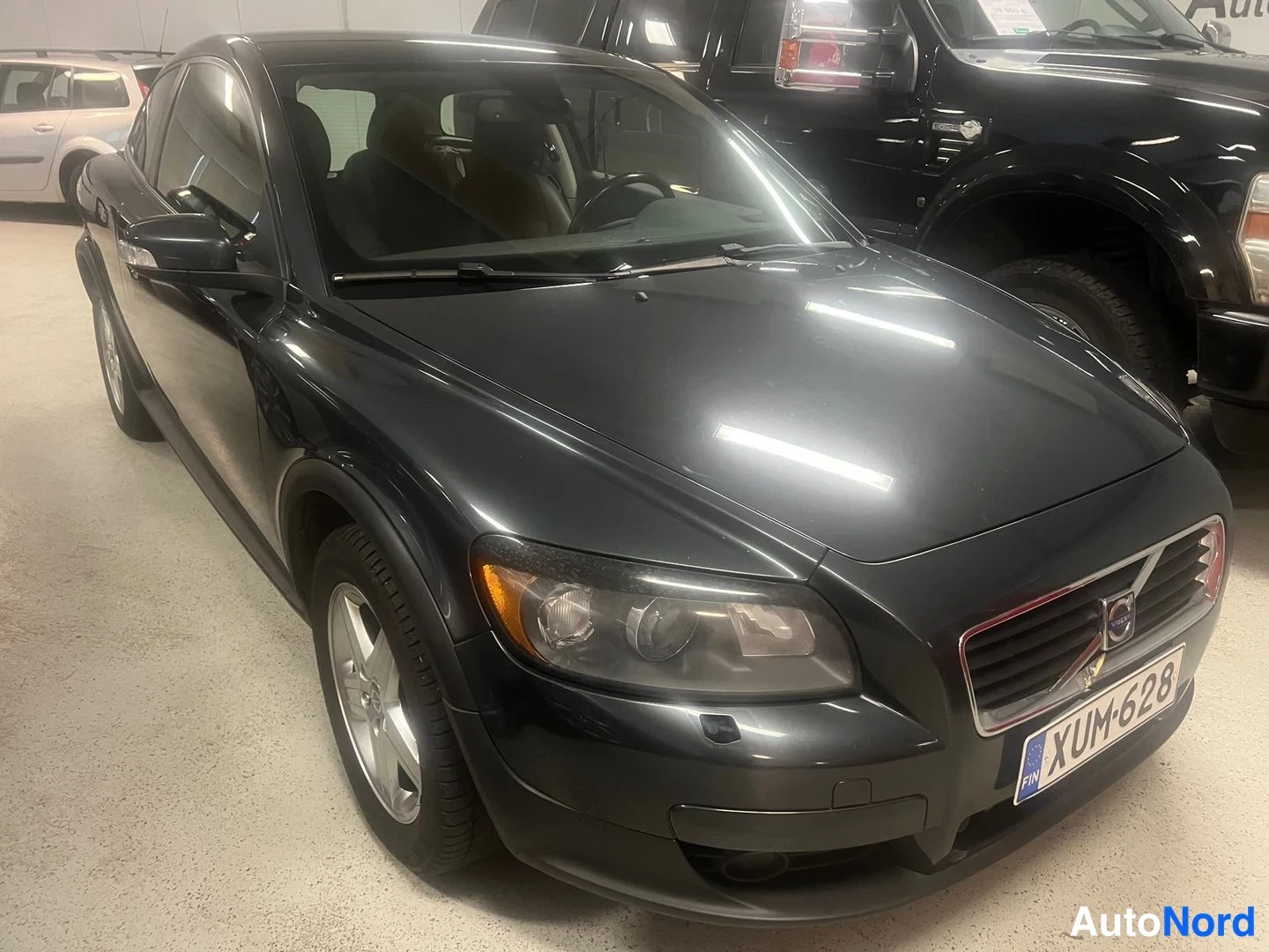 Grå Volvo C30 2009, snett framifrån, fronten åt höger, bild 4