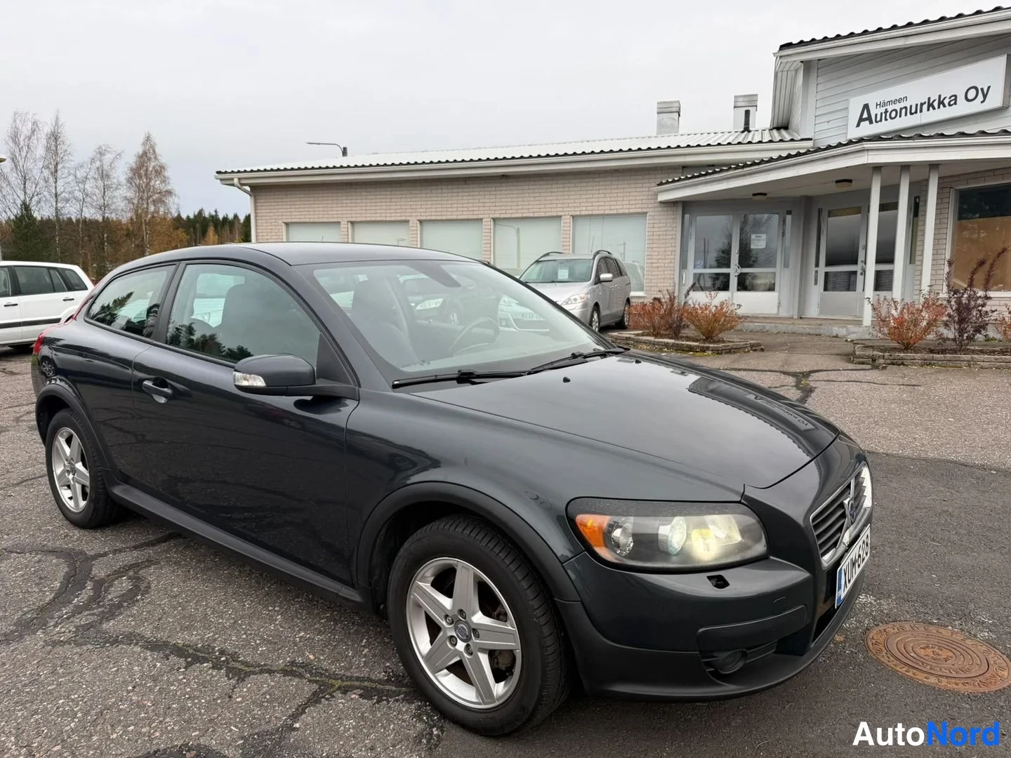 Grå Volvo C30 2009, snett framifrån, fronten åt höger, bild 3
