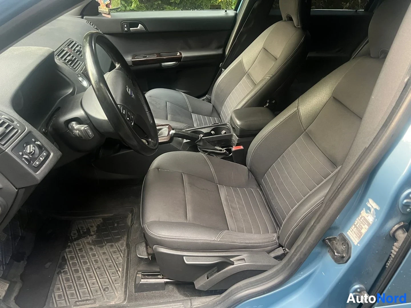 Blå Volvo V50 2004, framsäten, bild 12