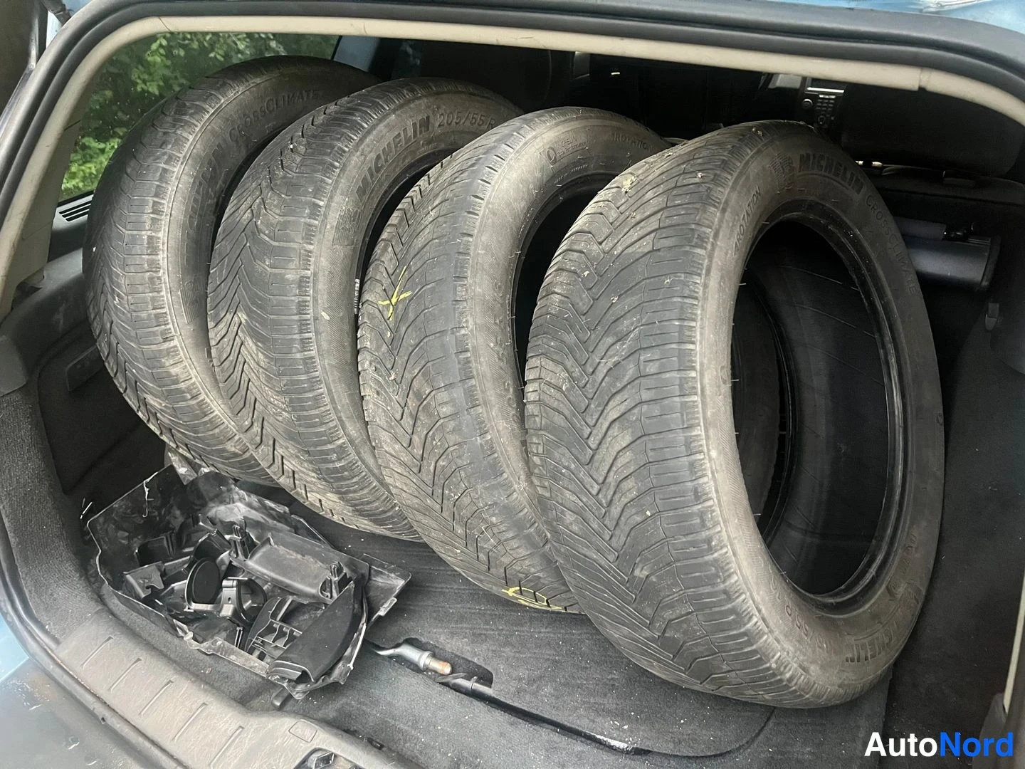 Blå Volvo V50 2004, bagageutrymme, bild 16