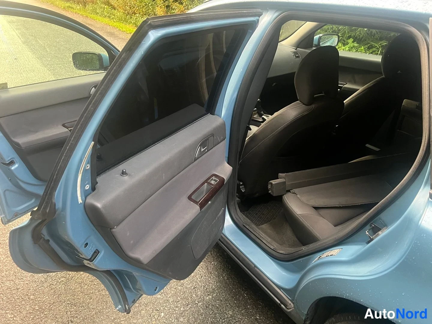 Blå Volvo V50 2004, baksäten, bild 15