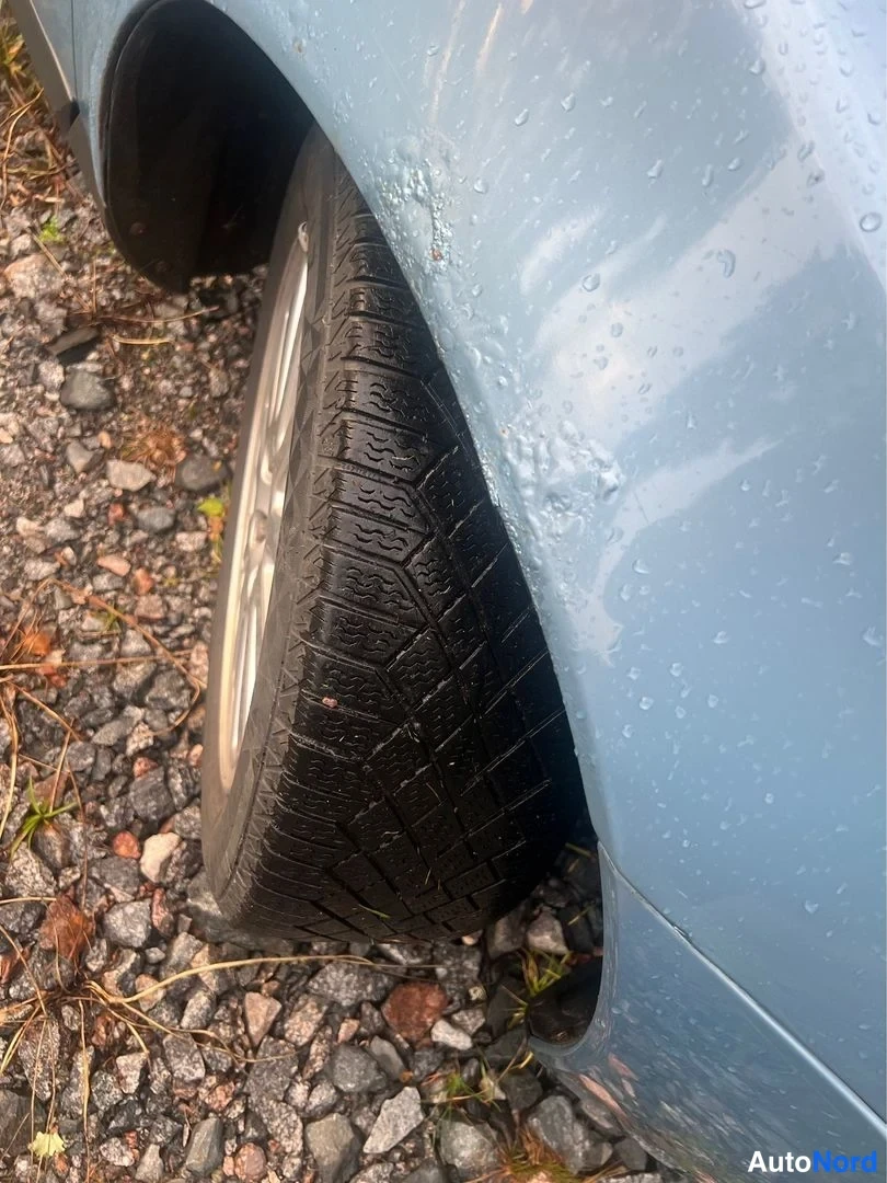 Blå Volvo V50 2004, detalj, bild 21