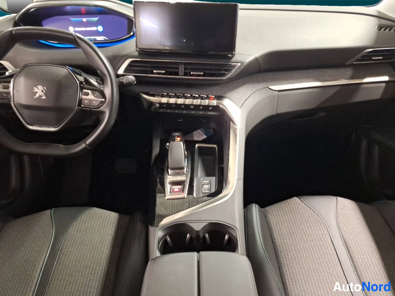 Grå Peugeot 3008 2021, förarplats, bild 10