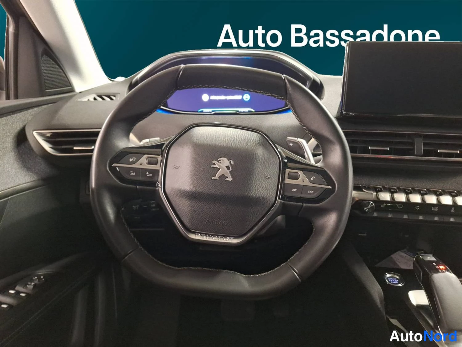 Grå Peugeot 3008 2021, förarplats, bild 11