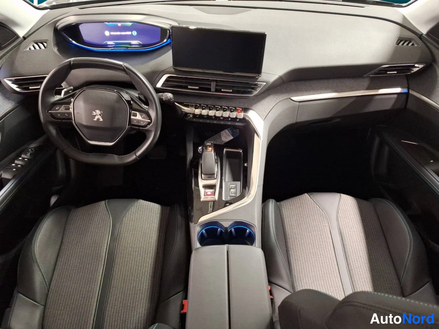 Grå Peugeot 3008 2021, förarplats, bild 9