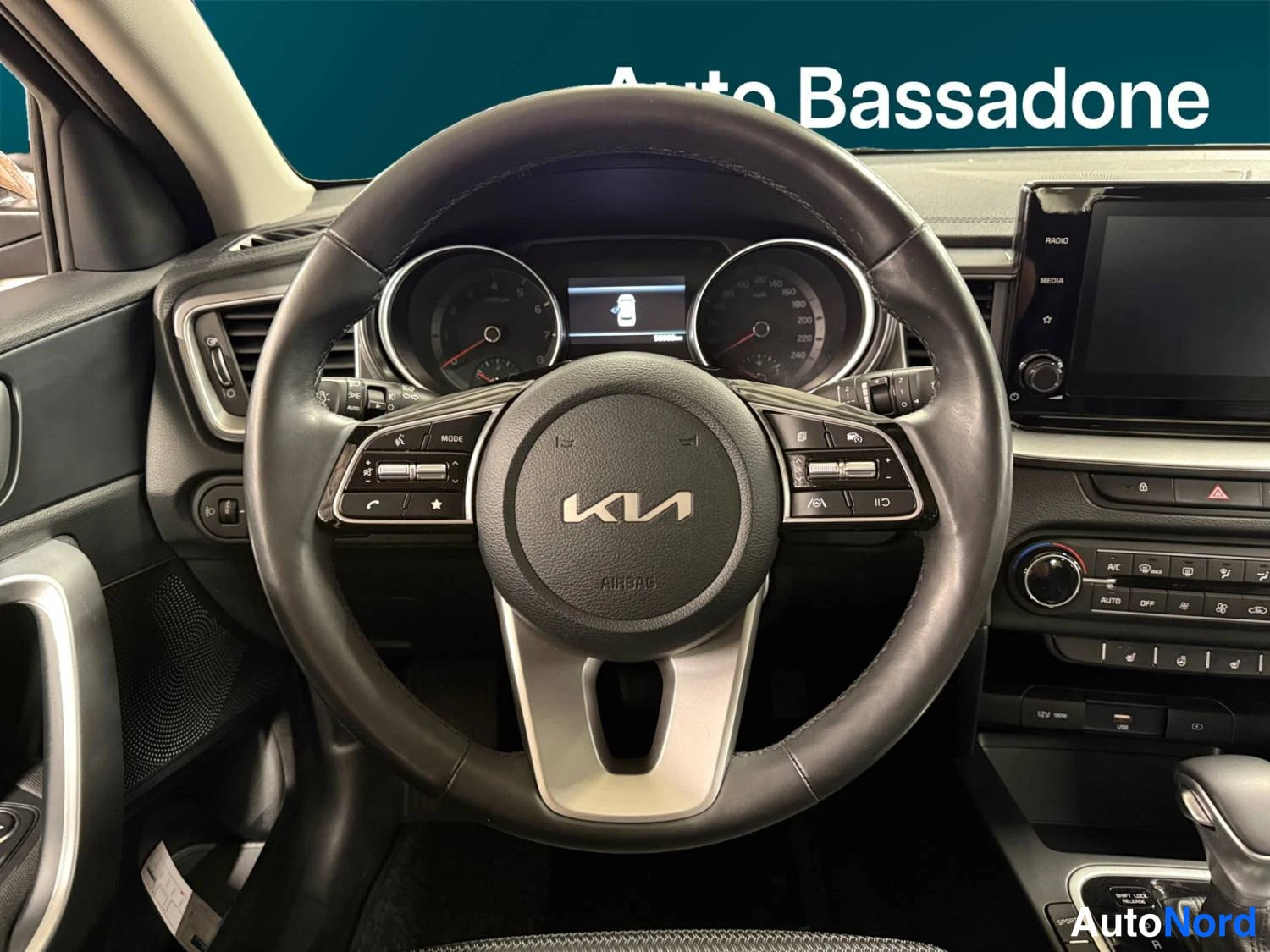 Brown Kia Ceed 2022, detail, photo 27