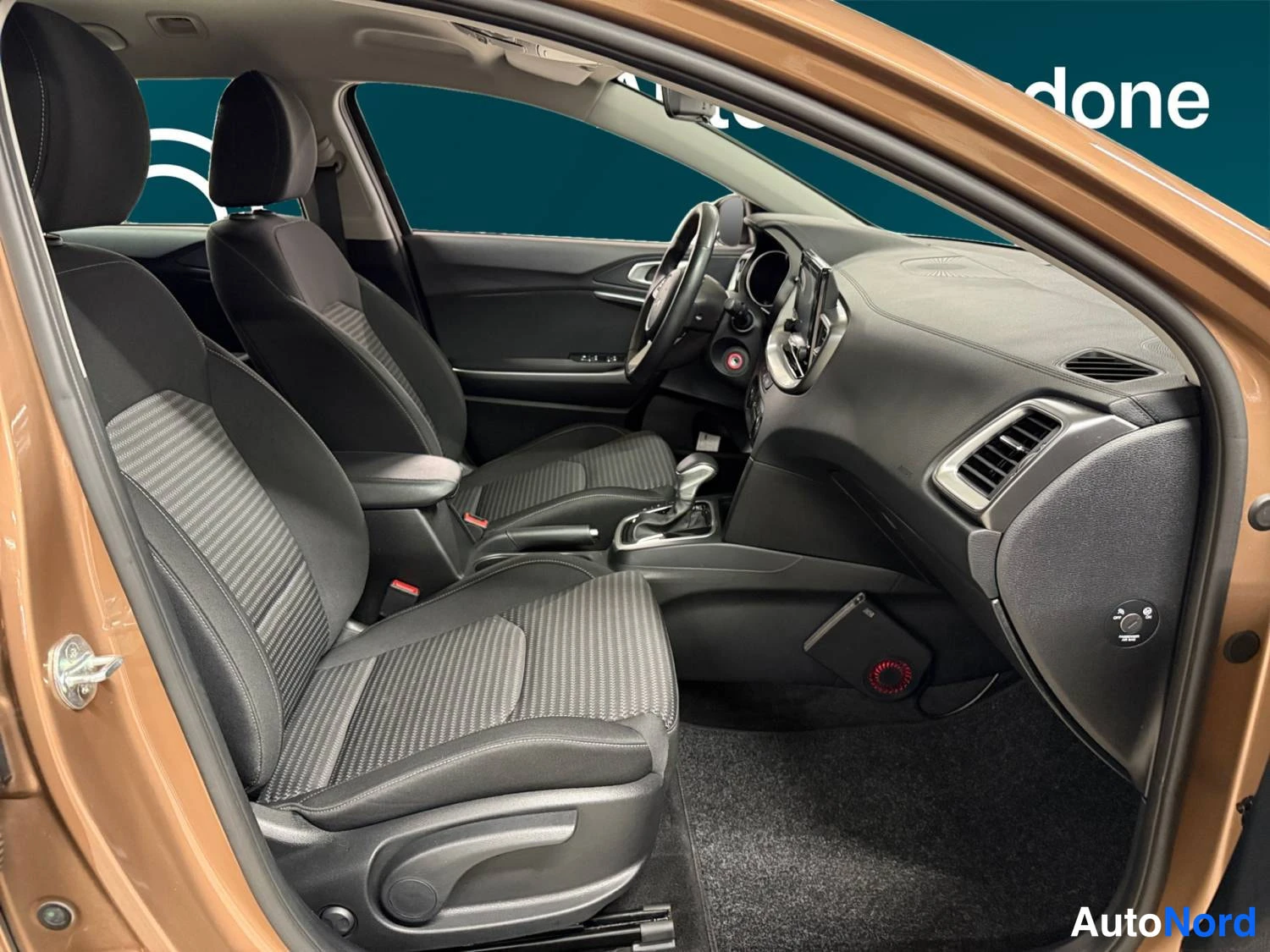 Brown Kia Ceed 2022, front seats, photo 12