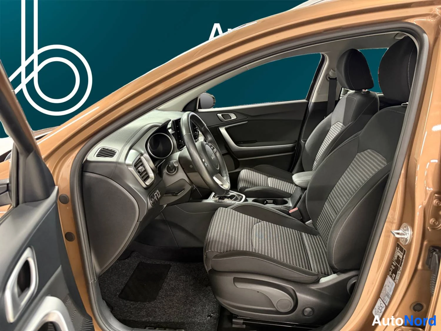 Brown Kia Ceed 2022, cockpit, photo 11