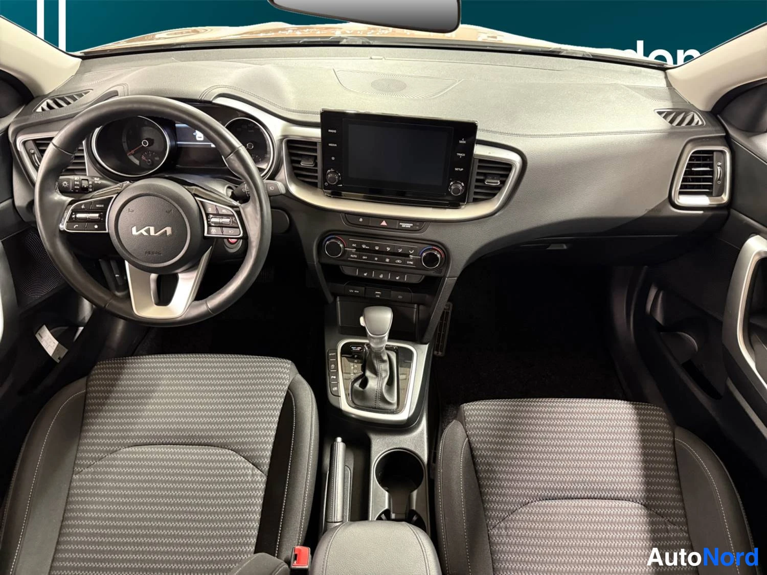 Brown Kia Ceed 2022, cockpit, photo 9