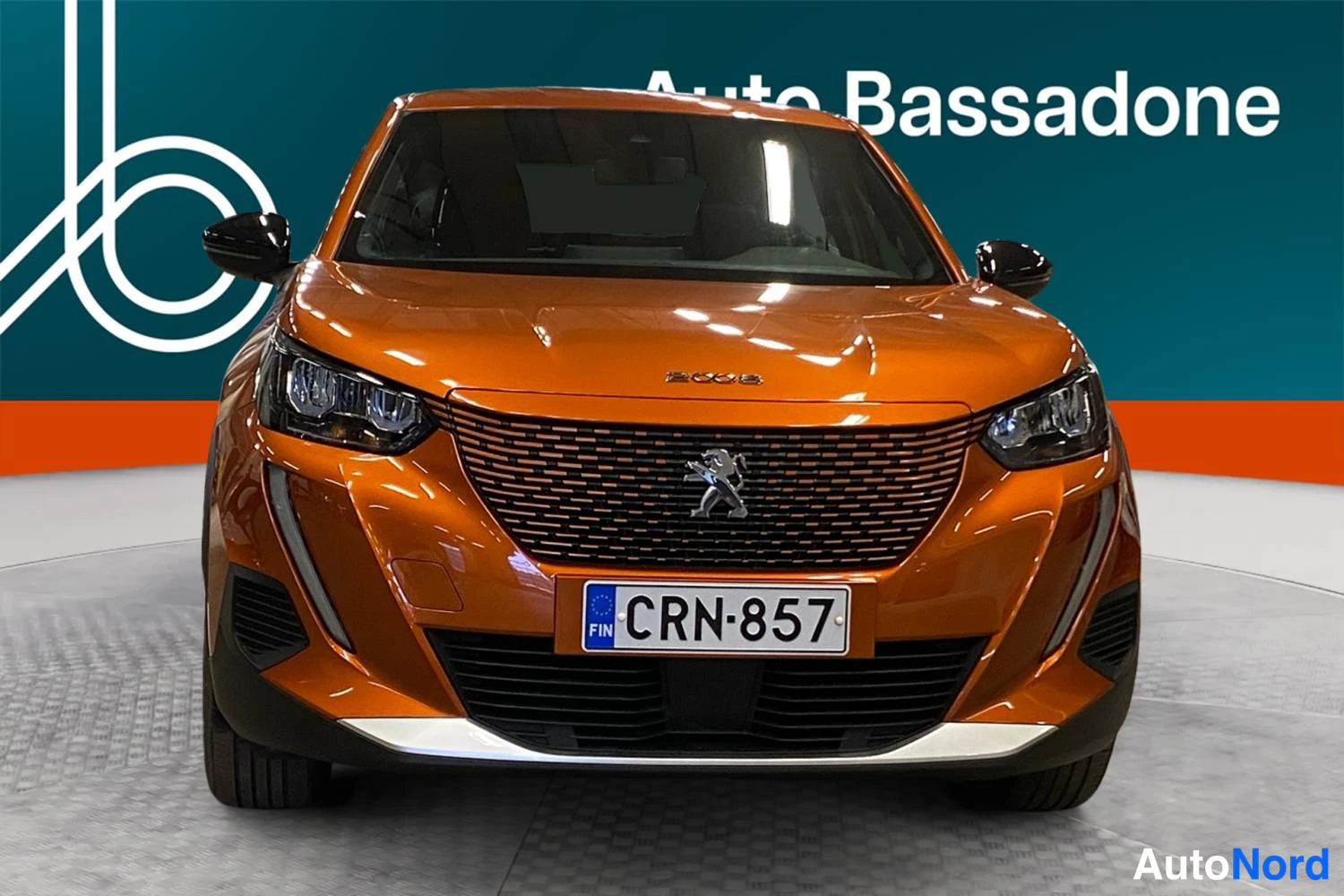 Oranssi Peugeot E-2008 2023, edestä, kuva 4