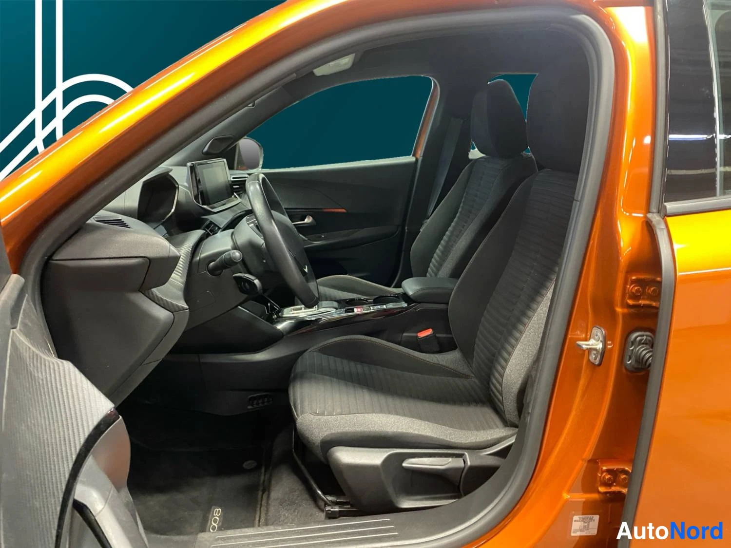Oranssi Peugeot E-2008 2023, ohjaamo, kuva 10