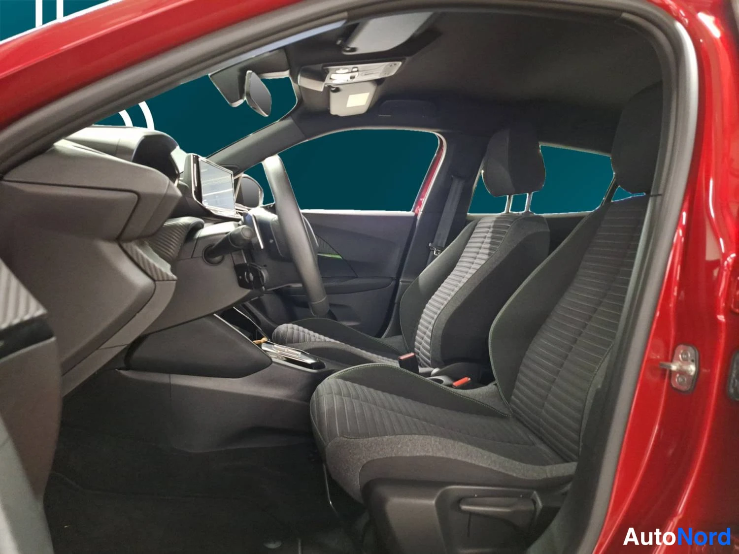 Punainen Peugeot 2008 2024, etuistuimet, kuva 15