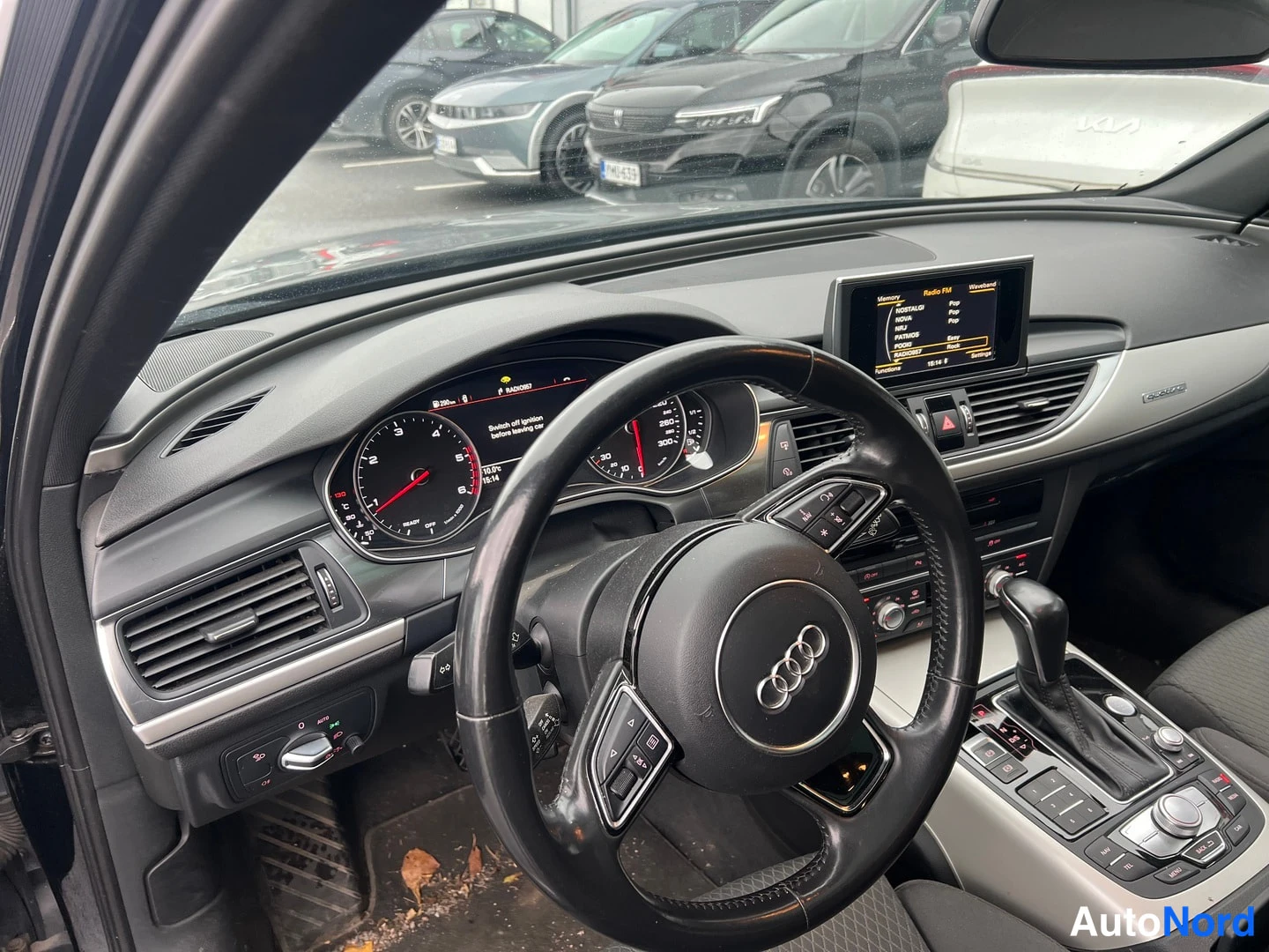 Harmaa Audi A6 Avant 2016, ohjaamo, kuva 6
