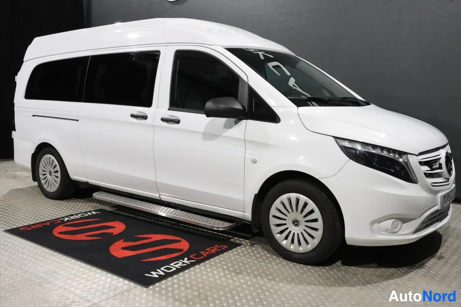 White Mercedes-Benz Vito 2023, front three-quarter, nose to the right, photo 6