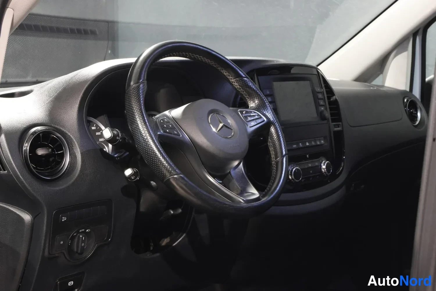 White Mercedes-Benz Vito 2023, cockpit, photo 16