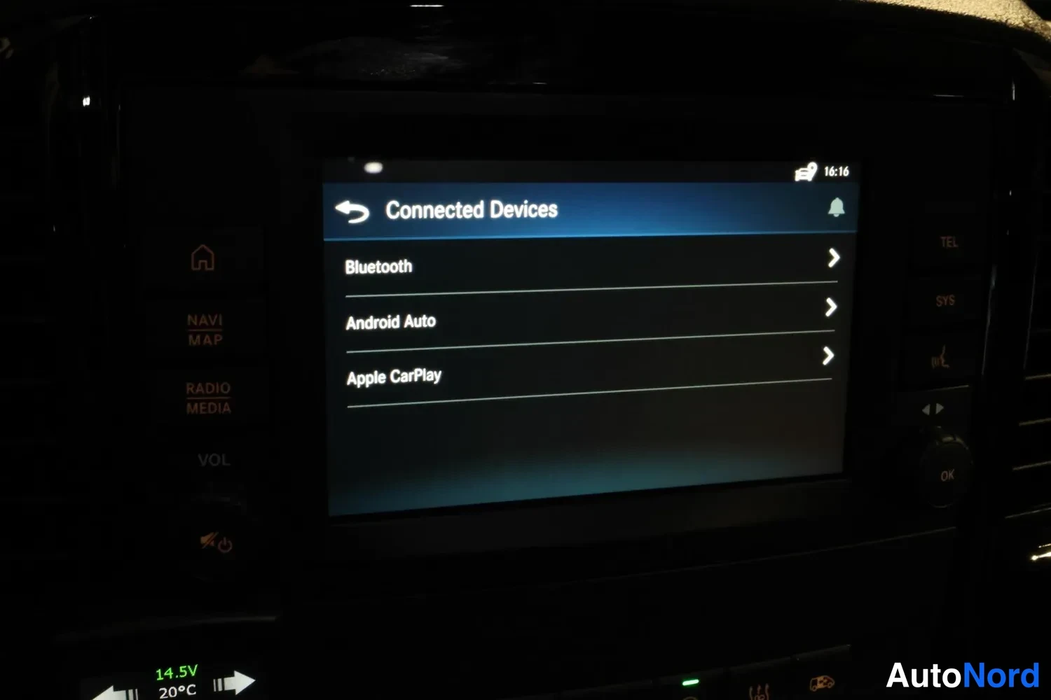 White Mercedes-Benz Vito 2023, detail, photo 25