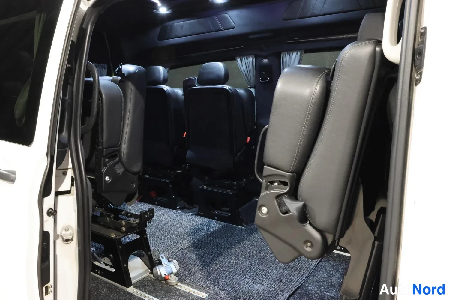 White Mercedes-Benz Vito 2023, rear seats, photo 18