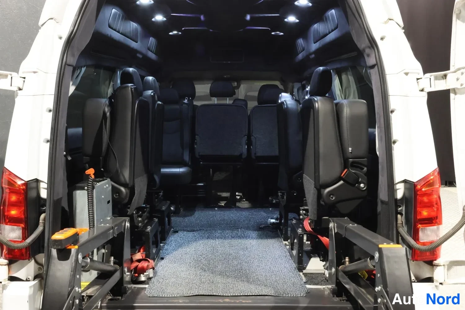 White Mercedes-Benz Vito 2023, boot, photo 20