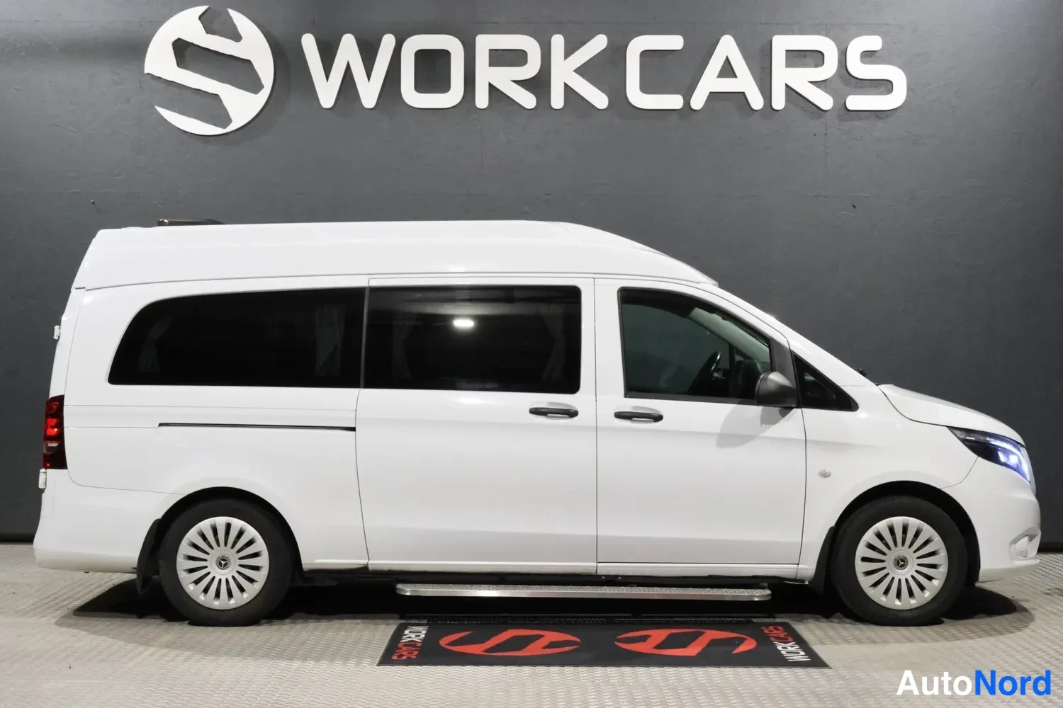 White Mercedes-Benz Vito 2023, front three-quarter, nose to the right, photo 8