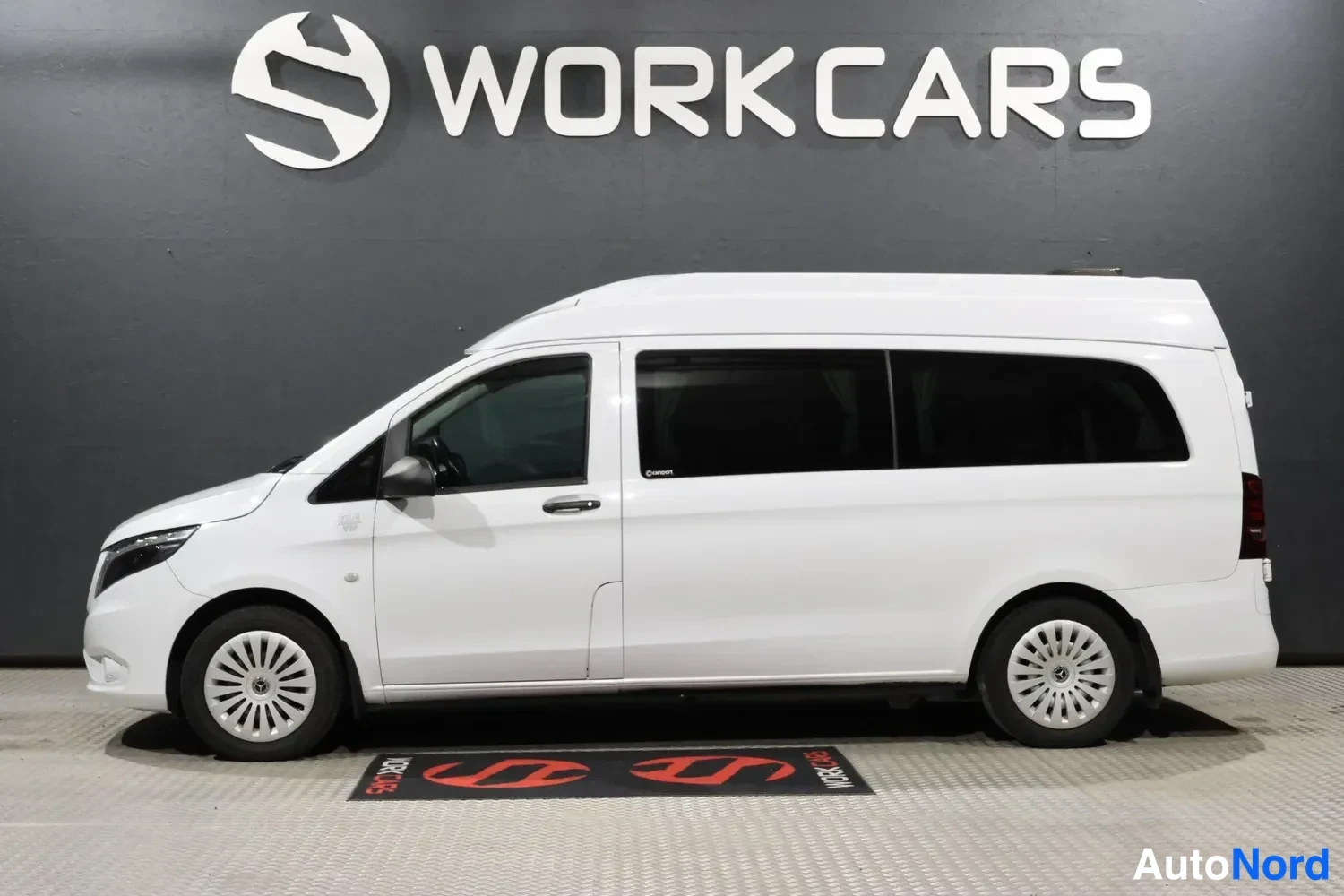 White Mercedes-Benz Vito 2023, front three-quarter, nose to the left, photo 2