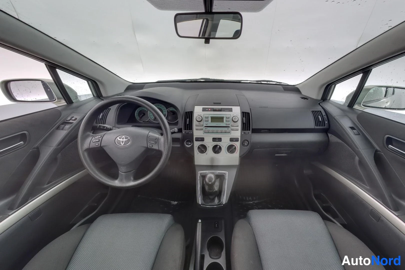 Silver Toyota Corolla Verso 2005, cockpit, photo 7