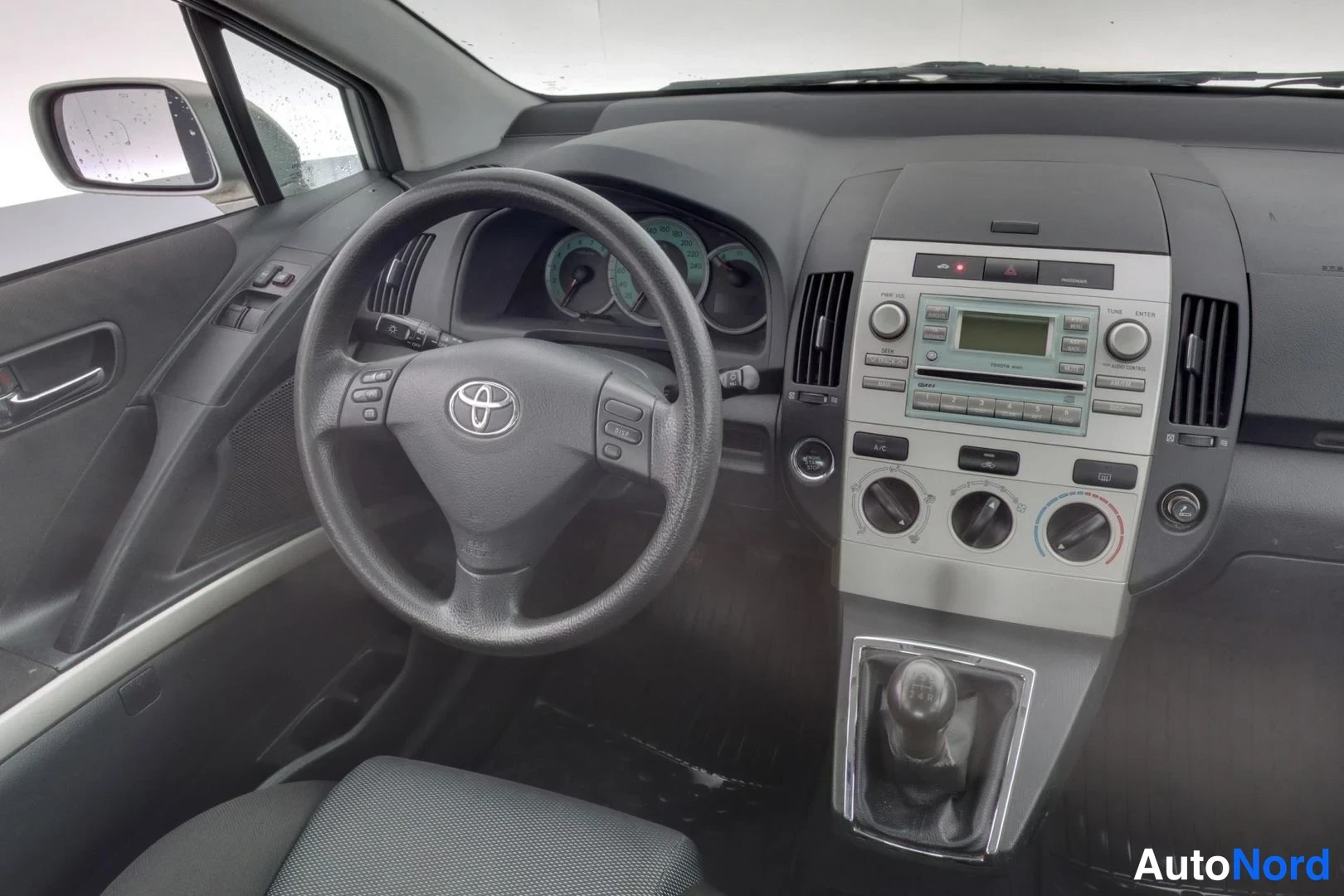 Silver Toyota Corolla Verso 2005, cockpit, photo 8