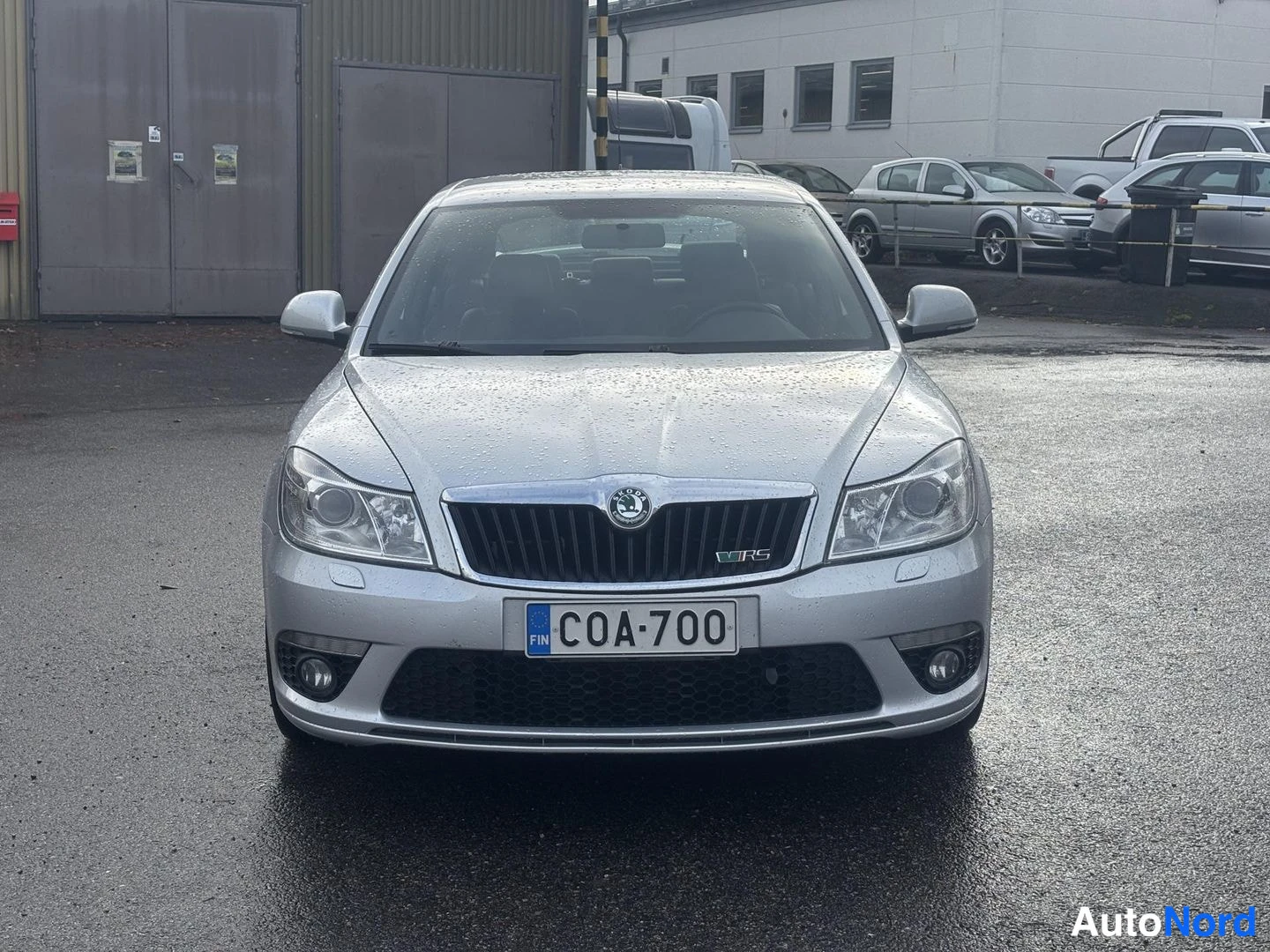 Harmaa Skoda Octavia 2010, edestä, kuva 3