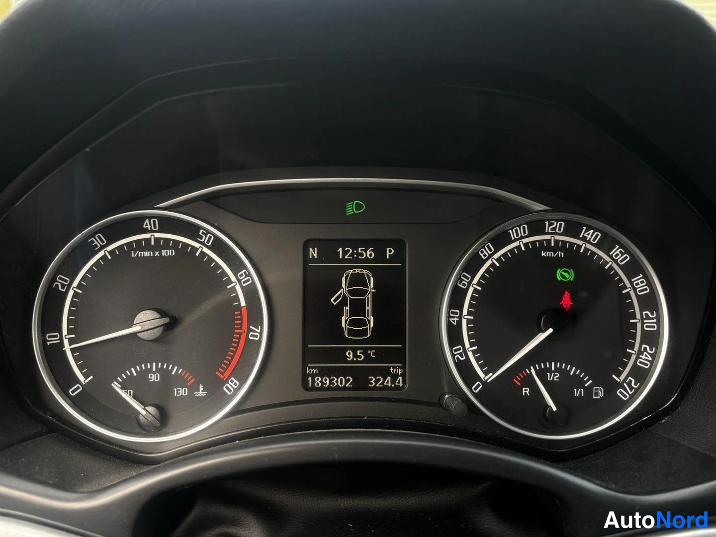 Harmaa Skoda Octavia 2010, yksityiskohta, kuva 16