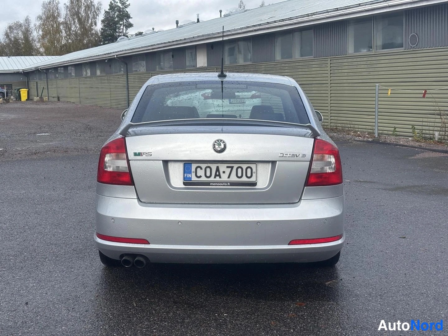 Harmaa Skoda Octavia 2010, takaa, kuva 6