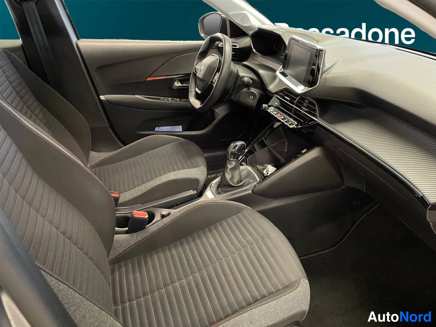 Hopea Peugeot 208 2022, ohjaamo, kuva 9