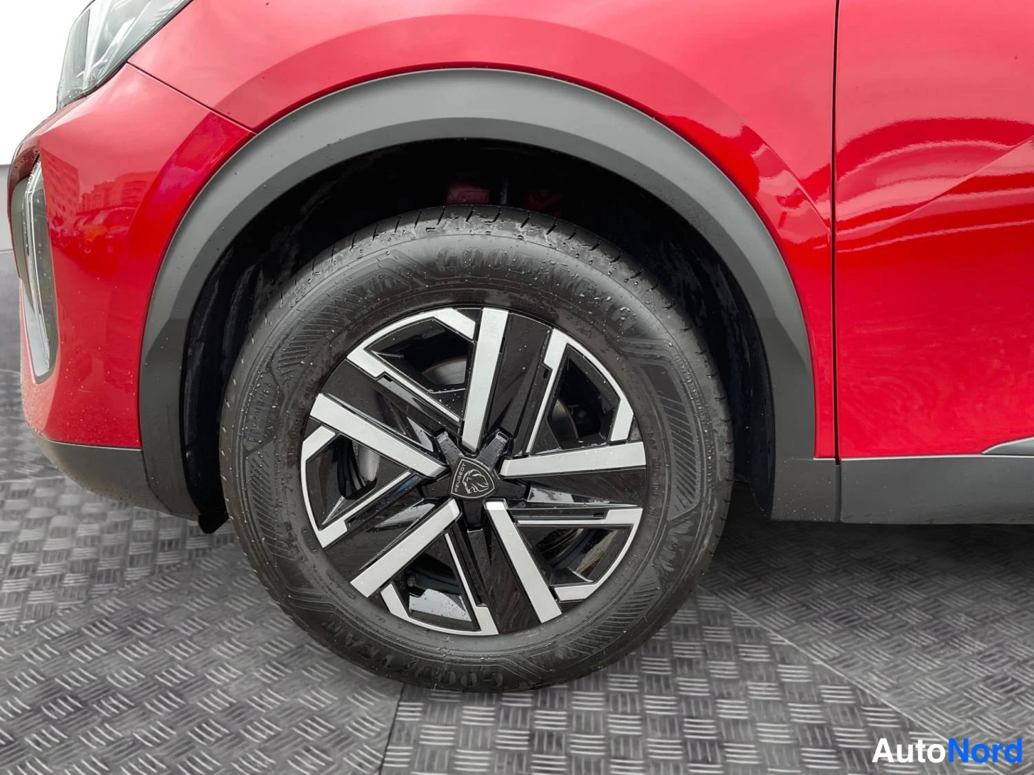 Punainen Peugeot 2008 2024, yksityiskohta, kuva 14