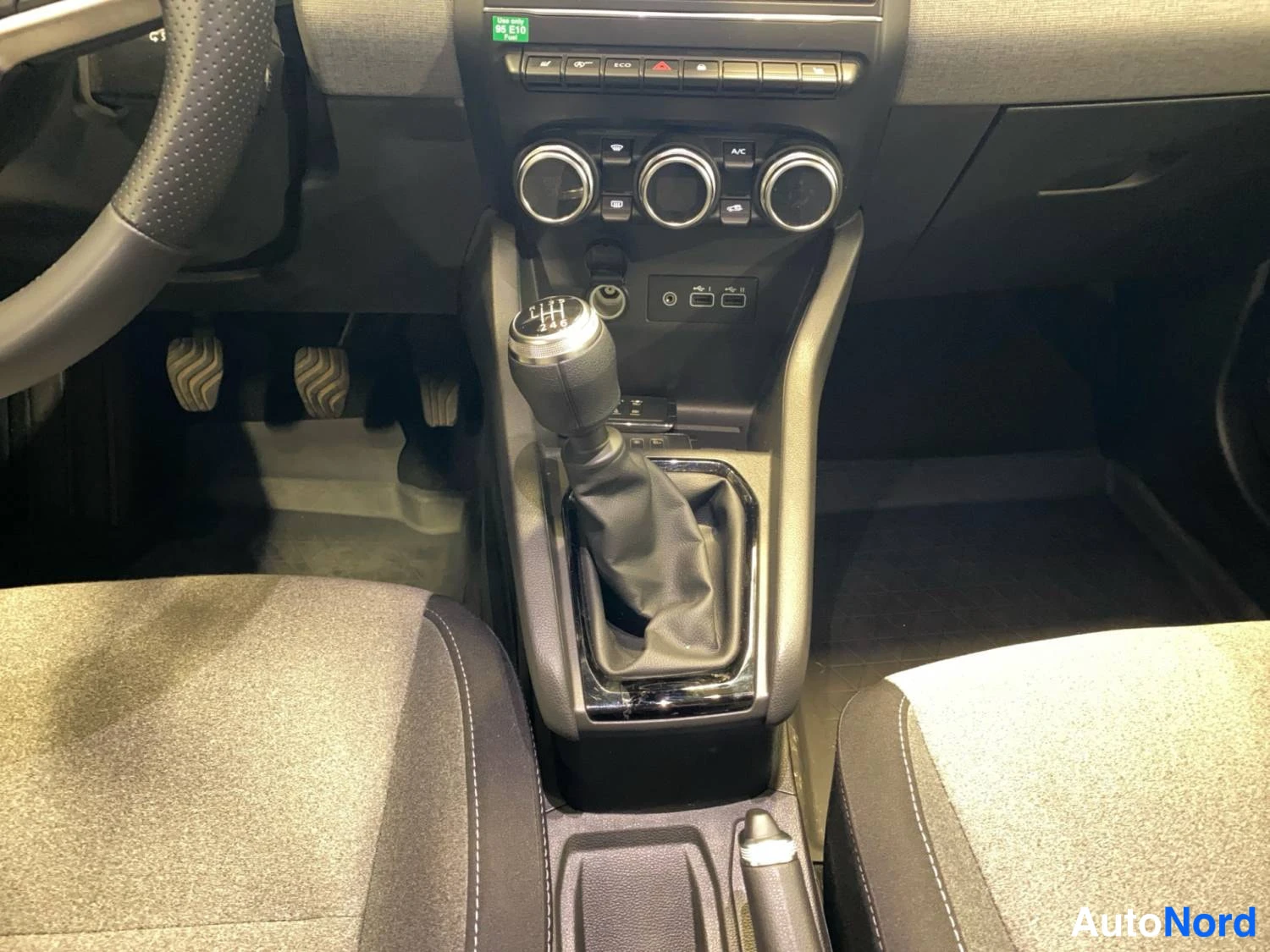 Punainen Renault Clio 2025, yksityiskohta, kuva 15