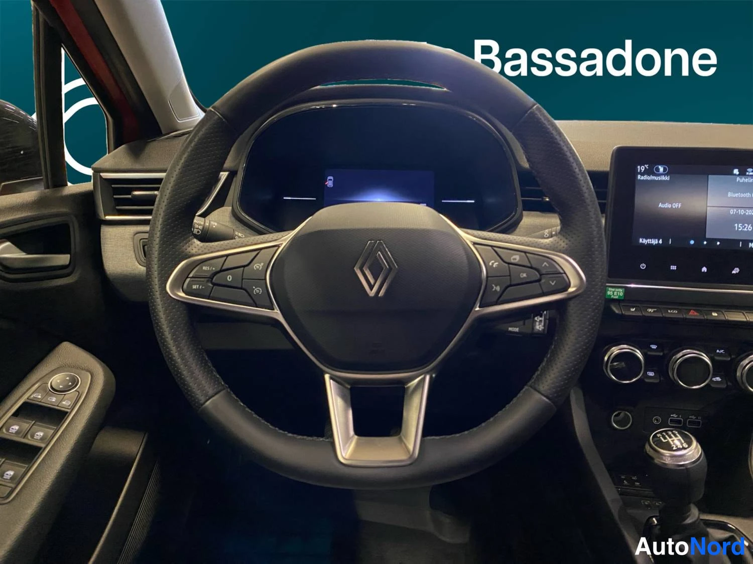 Punainen Renault Clio 2025, ohjaamo, kuva 11