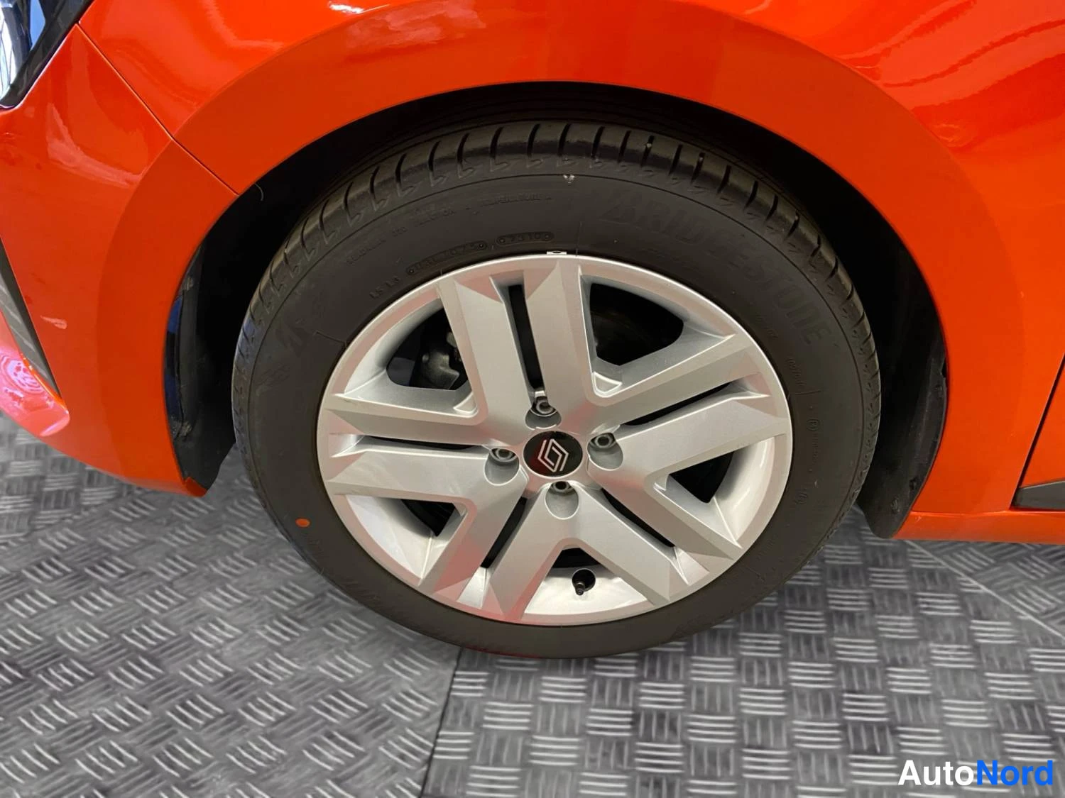 Punainen Renault Clio 2025, yksityiskohta, kuva 16