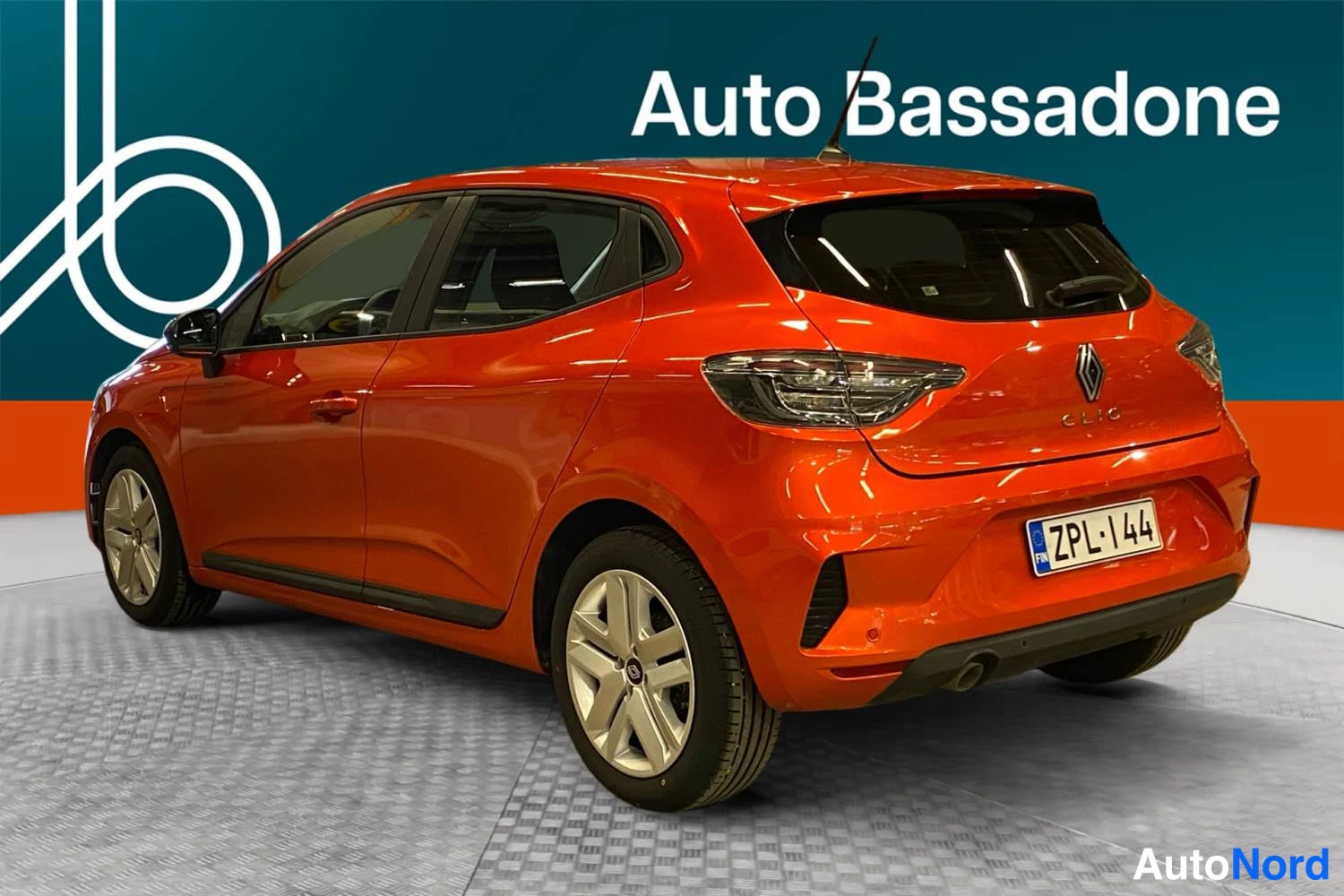 Punainen Renault Clio 2025, takaviisto, kuva 6