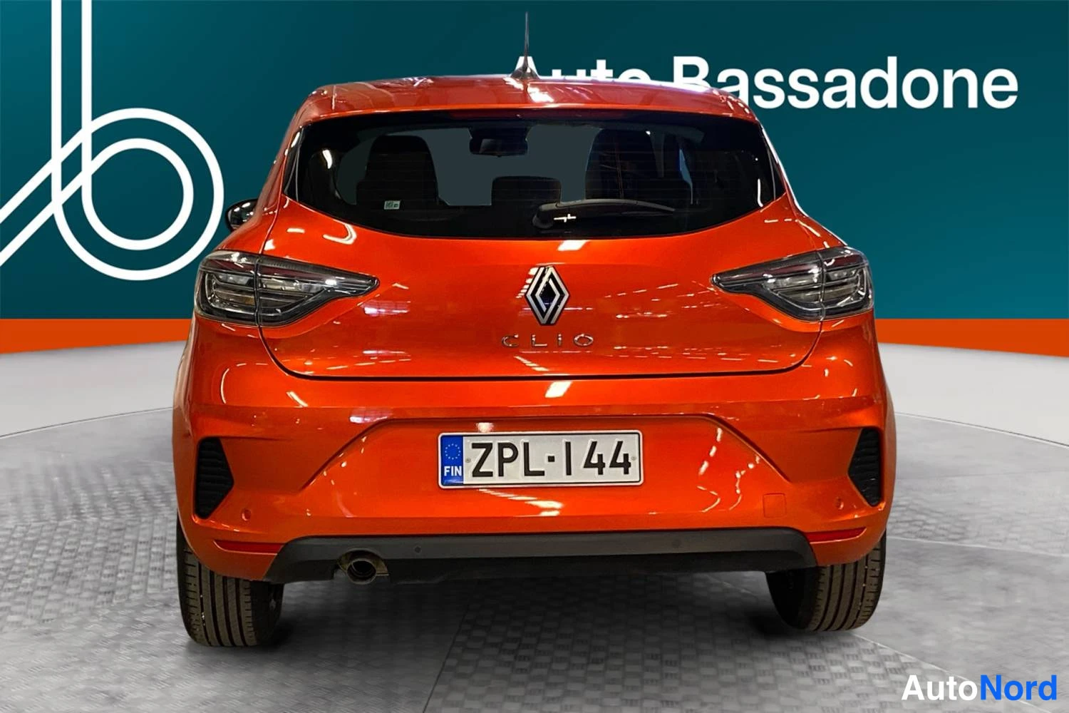 Punainen Renault Clio 2025, takaa, kuva 8