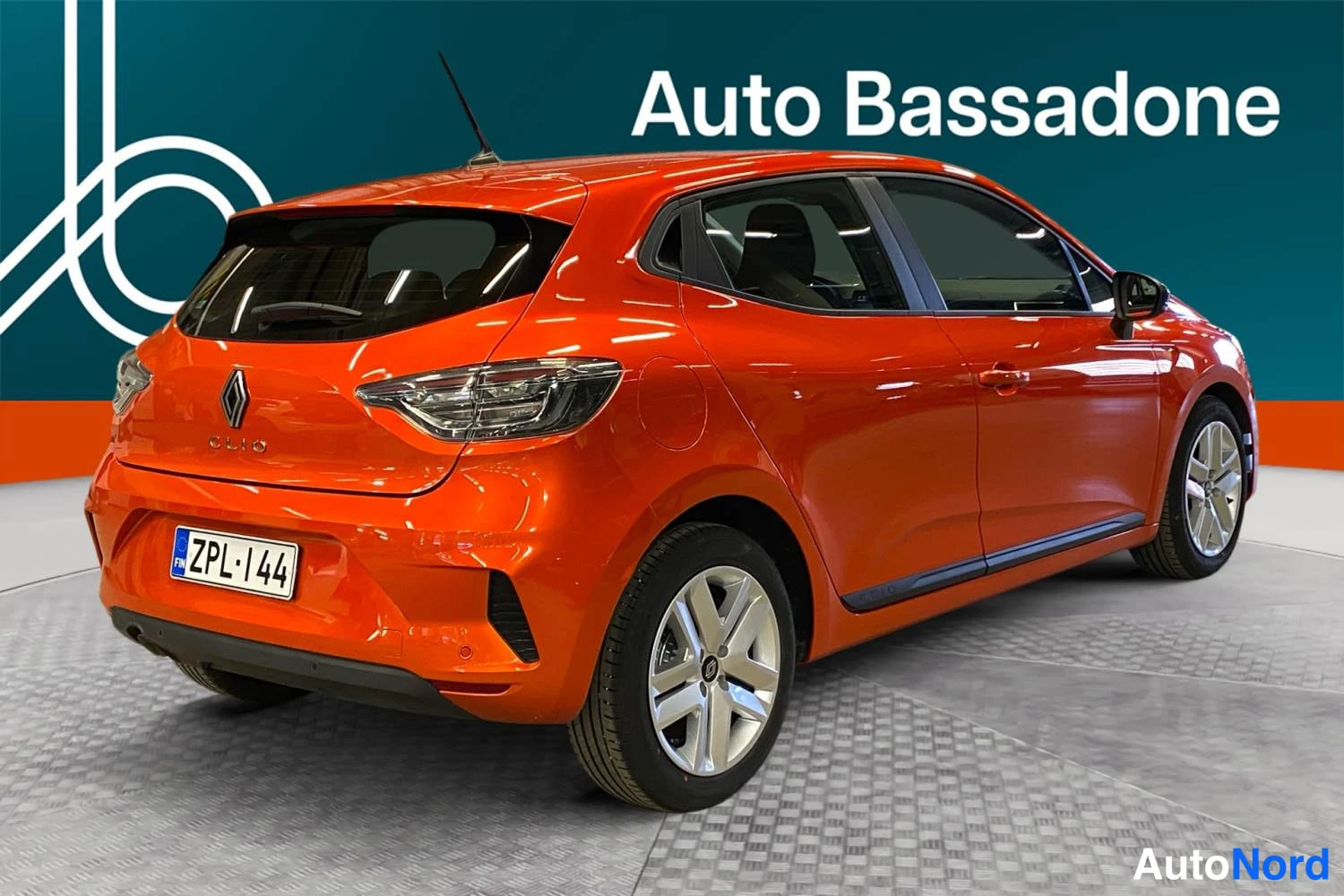 Punainen Renault Clio 2025, takaviisto, kuva 7