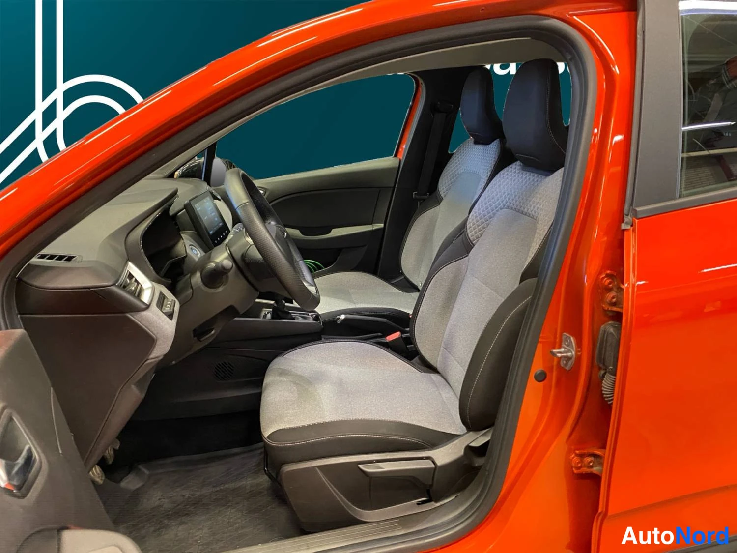 Punainen Renault Clio 2025, etuistuimet, kuva 12