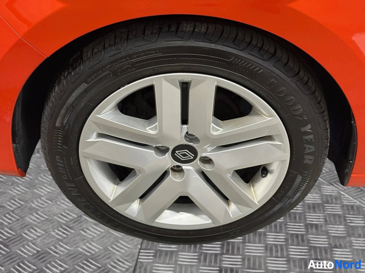 Oranssi Renault Clio 2025, yksityiskohta, kuva 17
