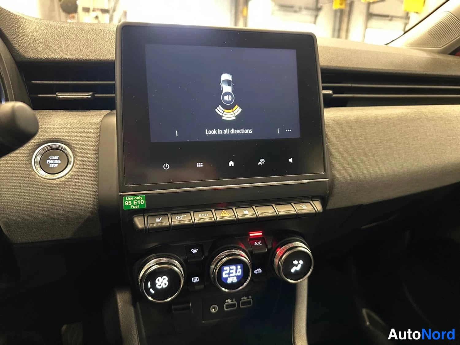 Oranssi Renault Clio 2025, yksityiskohta, kuva 25