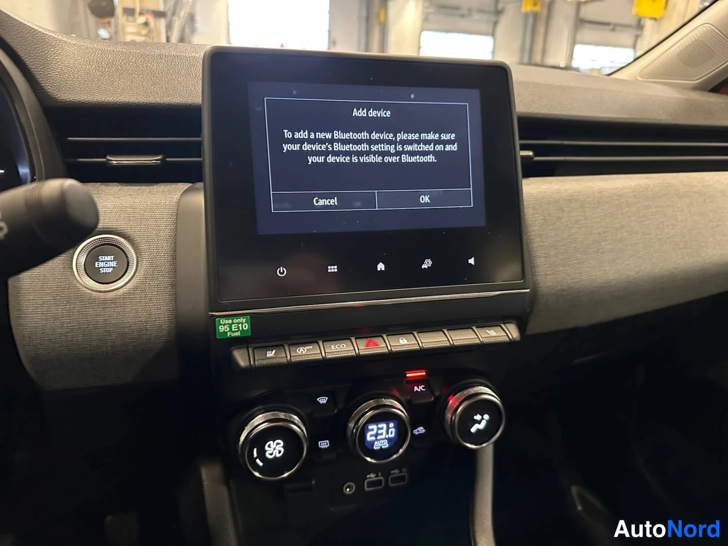 Oranssi Renault Clio 2025, ohjaamo, kuva 9