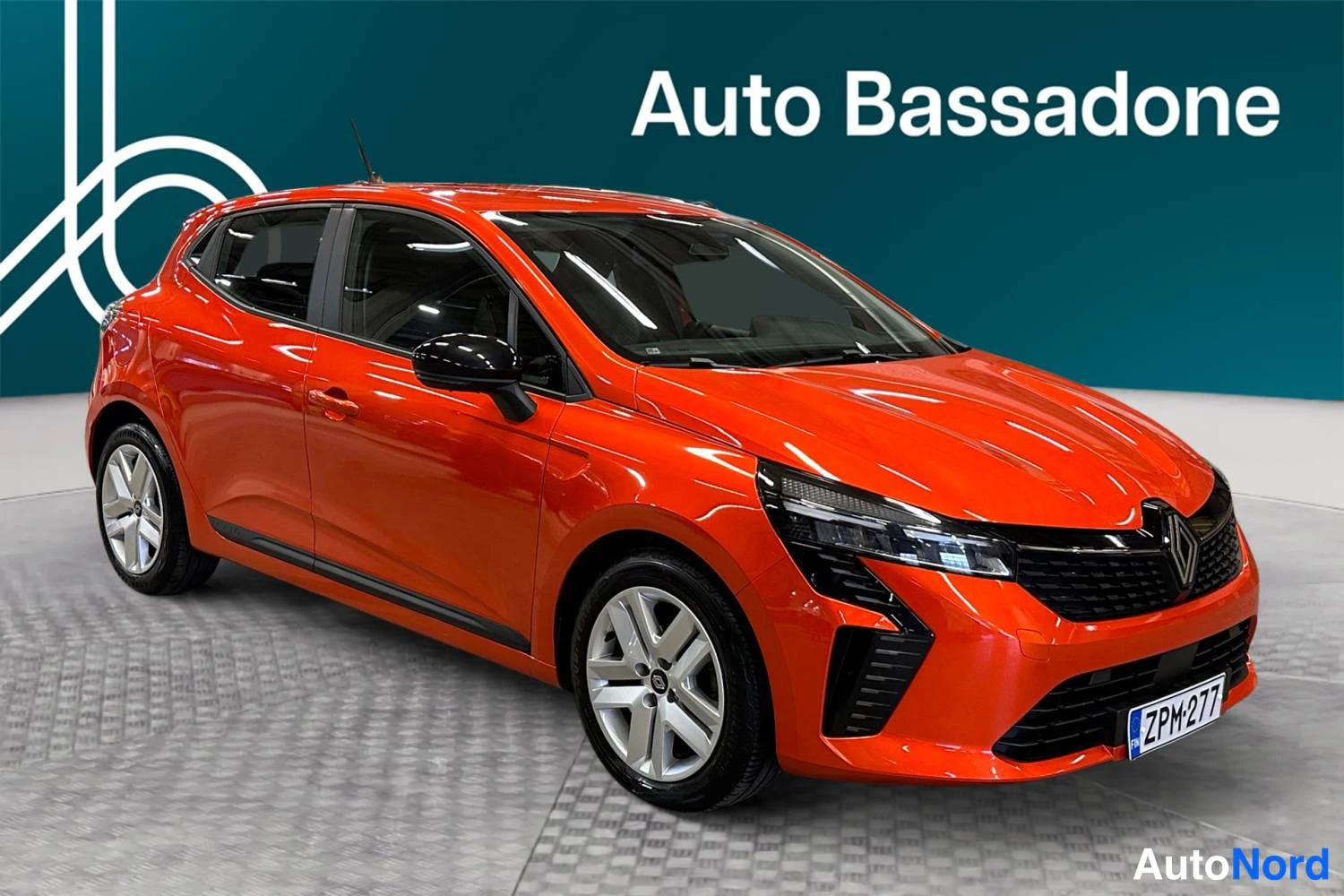 Oranssi Renault Clio 2025, etuviisto, keula oikealle, kuva 2